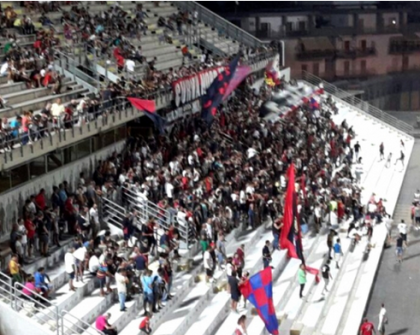 IL NUOVO TARANTO PRESENTATO AI TIFOSI ALLO STADIO “IACOVONE” IL NUOVO TARANTO PRESENTATO AI TIFOSI ALLO STADIO “IACOVONE”
