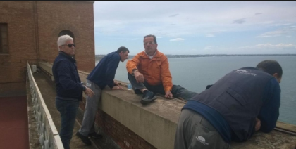 Due operai di “Isolaverde” protestano dal tetto del Palazzo del Governo item-thumbnail