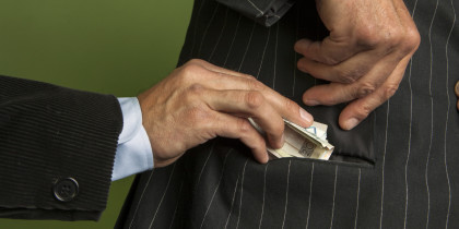 Dietro le quinte della Confcommercio di Taranto. Tutto quello che gli altri giornalisti & giornaletti (pagati) non vi dicono ! Dietro le quinte della Confcommercio di Taranto. Tutto quello che gli altri giornalisti & giornaletti (pagati) non vi dicono !