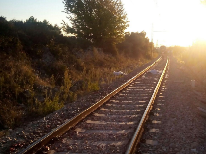 Un trentenne si è suicidato sui binari ferroviari alle porte di Taranto Un trentenne si è suicidato sui binari ferroviari alle porte di Taranto