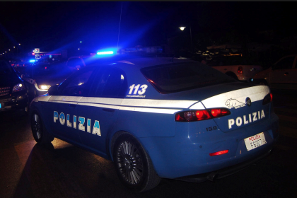 Ai Tamburi sparano colpi di pistola contro due portoni. Nessun ferito Ai Tamburi sparano colpi di pistola contro due portoni. Nessun ferito