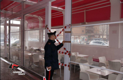Sequestrato il dehors abusivo del Bar Blanco. Indagati 3 dirigenti del Comune di Taranto Sequestrato il dehors abusivo del Bar Blanco. Indagati 3 dirigenti del Comune di Taranto