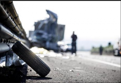 Scontro mortale Tir contro auto. Tre morti, tra cui un finanziere Scontro mortale Tir contro auto. Tre morti, tra cui un finanziere