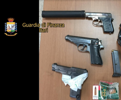 Squadra Mobile di Foggia e Guardia di Finanza arrestano malavitosi del foggiano e sequestrano armi illegali item-thumbnail