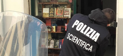 Bomba a Firenze. Il ministro Minniti ai parenti dell’artificiere ferito: “Non vi lasceremo soli”. Bomba a Firenze. Il ministro Minniti ai parenti dell’artificiere ferito: “Non vi lasceremo soli”.