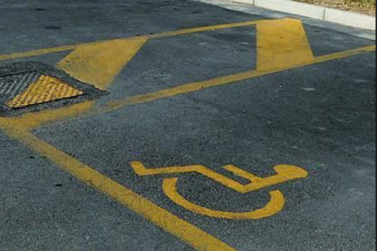 Parcheggia nel posto dei disabili, condannato. Per la Cassazione è “violenza privata” item-thumbnail