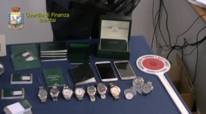 Operazione “Frankenstein” . Orologi falsi spacciati per originali: sei arrestati a Taranto e Brindisi item-thumbnail