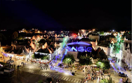 "Summer lights": le luci illuminano i trulli di Alberobello "Summer lights": le luci illuminano i trulli di Alberobello