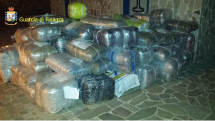 "Maxi" sequestro in mare nel Gargano di droga per 15 milioni di euro item-thumbnail