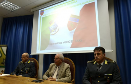 La Guardia di Finanza arresta 3 professionisti foggiani tra gli 11 arrestati a Macerata per una maxi frode fiscale La Guardia di Finanza arresta 3 professionisti foggiani tra gli 11 arrestati a Macerata per una maxi frode fiscale