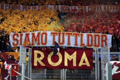 Roma, lacrime e striscioni: l'Olimpico saluta De Rossi item-thumbnail