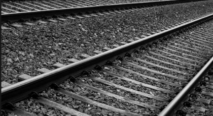 Operaio muore folgorato mentre lavora sulla linea ferroviaria di Brindisi Operaio muore folgorato mentre lavora sulla linea ferroviaria di Brindisi