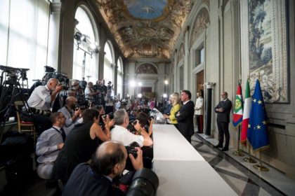 Crisi di governo: il Pd-M5s discutono su Di Maio. Il problema serio è il vicepremier. Al Quirinale le consultazioni item-thumbnail