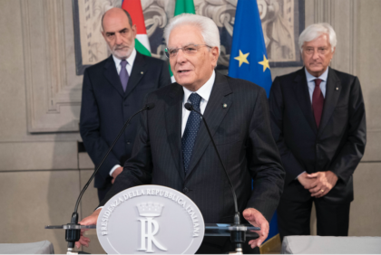Il saluto di Mattarella alla stampa al Quirinale item-thumbnail