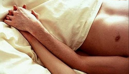 Muore d’infarto mentre fa sesso in un viaggio d’affari. Per i giudici: “È incidente di lavoro” Muore d’infarto mentre fa sesso in un viaggio d’affari. Per i giudici: “È incidente di lavoro”