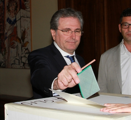 Elezioni provinciali, si vota oggi per eleggere il Presidente. Tamburrano (Forza Italia) e Lopane (Pd) i candidati Elezioni provinciali, si vota oggi per eleggere il Presidente. Tamburrano (Forza Italia) e Lopane (Pd) i candidati