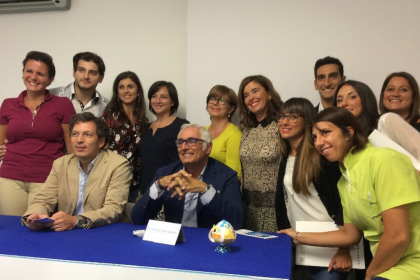 La clinica dei denti mix di didattica e solidarietà: lezioni agli studenti e controlli ai bambini La clinica dei denti mix di didattica e solidarietà: lezioni agli studenti e controlli ai bambini