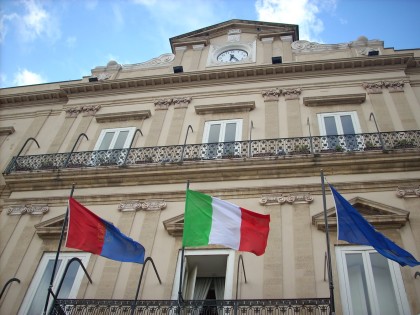 Altro giro, altra corsa. Rimpasto in giunta al Comune di Taranto Altro giro, altra corsa. Rimpasto in giunta al Comune di Taranto