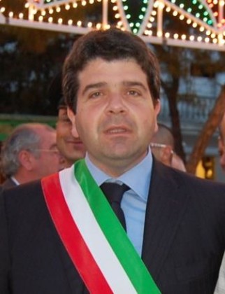 Lizzano, un «avvertimento» al sindaco Macripò . Indagini in corso item-thumbnail