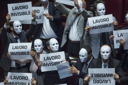 Call center : lavoratori spiati ed in “nero” Call center : lavoratori spiati ed in “nero”