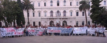Gli studenti tarantini occupano il rettorato: “Siamo stanchi !” item-thumbnail