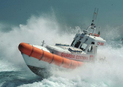 Soccorso dalla Guardia di Costiera e dai Carabinieri un natante alla deriva item-thumbnail