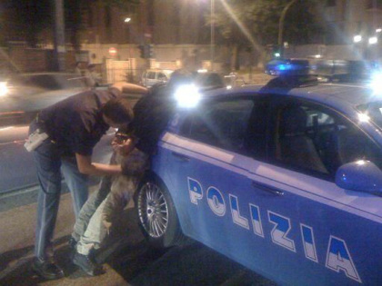 Tentano furti notturni nei negozi e supermercati, arrestati dalla Polizia Tentano furti notturni nei negozi e supermercati, arrestati dalla Polizia