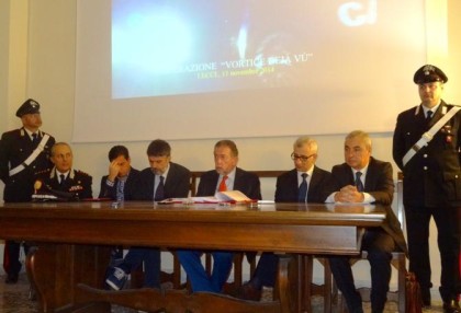 Mafia: traffico internazionale di stupefacenti, estorsioni, usura, gioco d’azzardo ed infiltrazioni nella pubblica amministrazione. In carcere 26 esponenti e 52 indagati di rilievo della Sacra Corona Unita. item-thumbnail