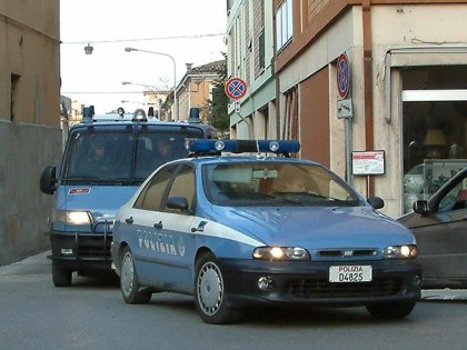 La Polizia di Stato chiude un altro circolo ricreativo “a rischio”. E sono 6 in una settimana ! La Polizia di Stato chiude un altro circolo ricreativo “a rischio”. E sono 6 in una settimana !