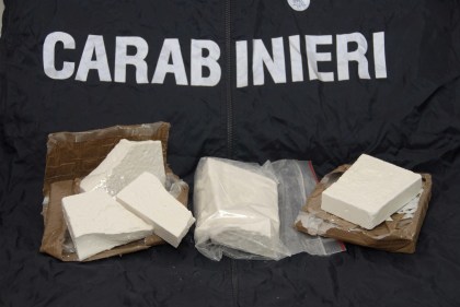 Arrestati dai Carabinieri, due tarantini sorpresi con un chilogrammo di cocaina. Arrestati dai Carabinieri, due tarantini sorpresi con un chilogrammo di cocaina.