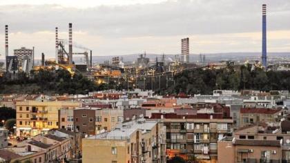 Tra i bimbi nei quartieri dell’Ilva “Si ammaleranno per 50 anni” Tra i bimbi nei quartieri dell’Ilva “Si ammaleranno per 50 anni”
