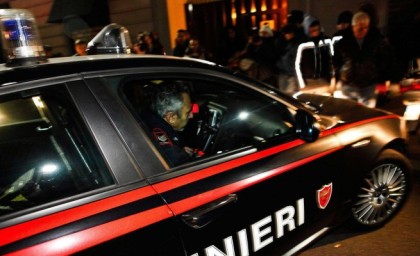 Ferisce gravemente il suo compagno. Arrestata. Ferisce gravemente il suo compagno. Arrestata.