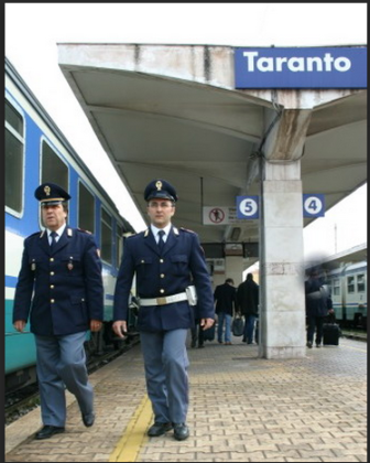 Clochard litigano in stazione. La Polizia di Stato ne arresta uno Clochard litigano in stazione. La Polizia di Stato ne arresta uno