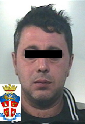 Evaso dalla detenzione domiciliare, viene arrestato in flagranza di reato. Evaso dalla detenzione domiciliare, viene arrestato in flagranza di reato.