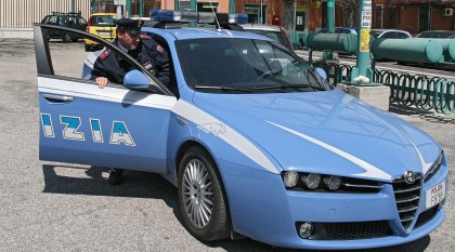Detenuto “prende una boccata d’aria” ma era ai domiciliari. Arrestato dalla Polizia di Stato Detenuto “prende una boccata d’aria” ma era ai domiciliari. Arrestato dalla Polizia di Stato