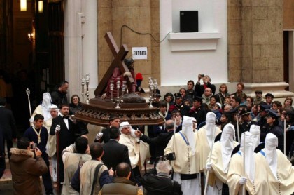 A rischio la “follia” della processione dei Misteri a Taranto vecchia A rischio la “follia” della processione dei Misteri a Taranto vecchia