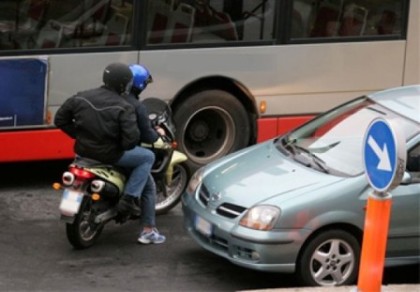 Mentre “qualcuno” delle Forze dell’ ordine gira per salotti e sacrestie, a Taranto si spara ancora ! Mentre “qualcuno” delle Forze dell’ ordine gira per salotti e sacrestie, a Taranto si spara ancora !
