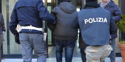 Estorsione e rapina. Tre persone arrestate dalla Polizia di Stato item-thumbnail