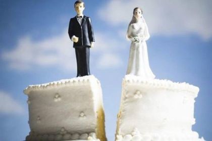 LA CASSAZIONE: “DIVORZIO, STOP AGLI ALIMENTI SE L’EX HA UNA NUOVA FAMIGLIA, ANCHE SENZA NOZZE” LA CASSAZIONE: “DIVORZIO, STOP AGLI ALIMENTI SE L’EX HA UNA NUOVA FAMIGLIA, ANCHE SENZA NOZZE”