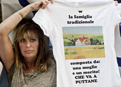 Il marito di Alessandra Mussolini, l’ ex-finanziere Mauro Floriani, rinviato a giudizio per prostituzione minorile Il marito di Alessandra Mussolini, l’ ex-finanziere Mauro Floriani, rinviato a giudizio per prostituzione minorile