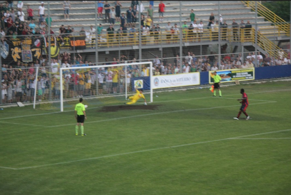 Playoff: Il Taranto vince a Viterbo ai rigori per 4 – 2. La LegaPro è più vicina…ed ora si gioca a Sestri ! Playoff: Il Taranto vince a Viterbo ai rigori per 4 – 2. La LegaPro è più vicina…ed ora si gioca a Sestri !