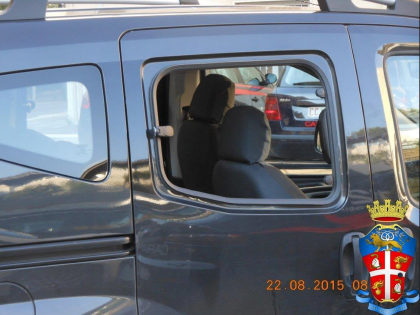 Ruba le valige dall’autovettura di due turisti, arrestato dai Carabinieri Ruba le valige dall’autovettura di due turisti, arrestato dai Carabinieri