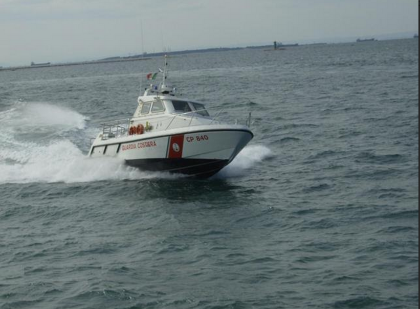 La Guardia Costiera salva una barca alla deriva con 3 persone a bordo La Guardia Costiera salva una barca alla deriva con 3 persone a bordo