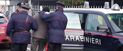 Due tarantini arrestati per furto aggravato nella Direzione Munizionamento della Marina Militare. Due tarantini arrestati per furto aggravato nella Direzione Munizionamento della Marina Militare.