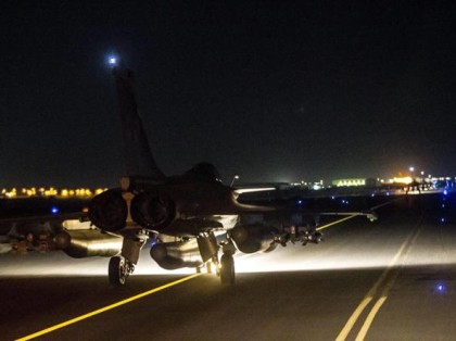 Aerei francesi bombardano Raqqa. La risposta della Francia. Colpiti centri nevralgici dell’Isis item-thumbnail