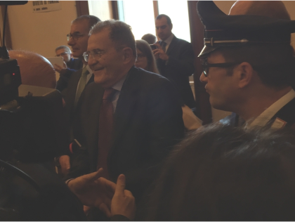 Romani Prodi al processo Standard & Poor’s : “Nostro sistema debole su rating” Romani Prodi al processo Standard & Poor’s : “Nostro sistema debole su rating”