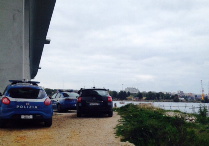 Suicidio sul ponte Punta Penna a Taranto Suicidio sul ponte Punta Penna a Taranto