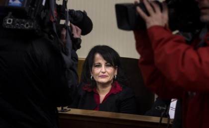 Quarto, la grillina Capuozzo all’Antimafia “Chiesi l’espulsione di De Robbio. Il Direttorio M5S non volle” Quarto, la grillina Capuozzo all’Antimafia “Chiesi l’espulsione di De Robbio. Il Direttorio M5S non volle”
