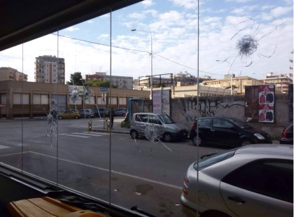 A Taranto sparati a capodanno colpi di pistola contro le vetrine di tre negozi. Indagini dei Carabinieri A Taranto sparati a capodanno colpi di pistola contro le vetrine di tre negozi. Indagini dei Carabinieri