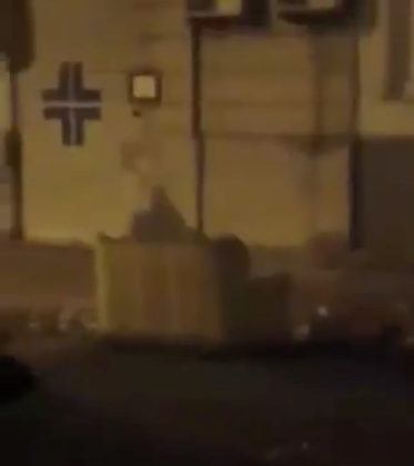 Identificati e denunciati dalla Polizia i sei giovani che lanciarono un divano dal balcone a Capodanno Identificati e denunciati dalla Polizia i sei giovani che lanciarono un divano dal balcone a Capodanno